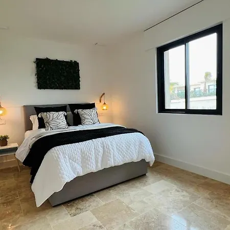 Villa Brand New Waterfront With Pool *