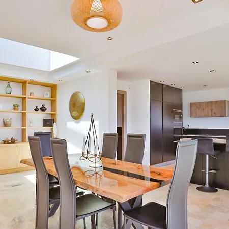 Villa Brand New Waterfront With Pool *