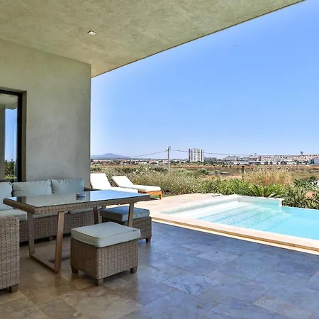 Вилла Brand New Waterfront With Pool