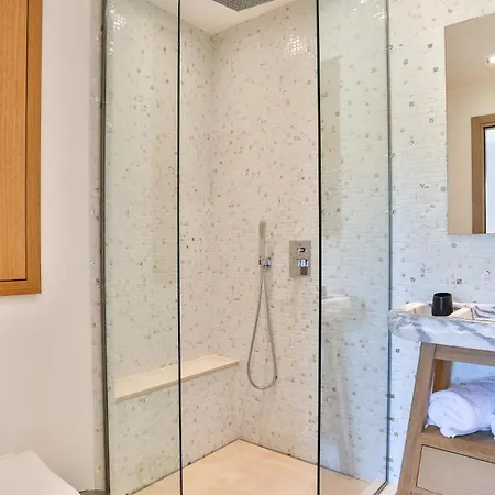 Вилла Brand New Waterfront With Pool *