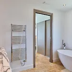 Villa Brand New Waterfront With Pool *