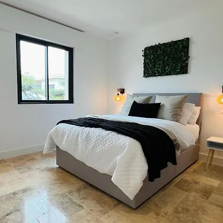 Villa Brand New Waterfront With Pool *
