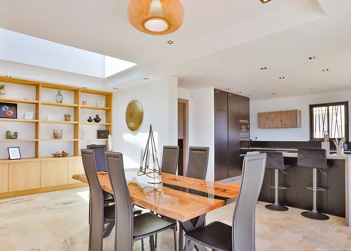 Villa Brand New Waterfront With Pool *