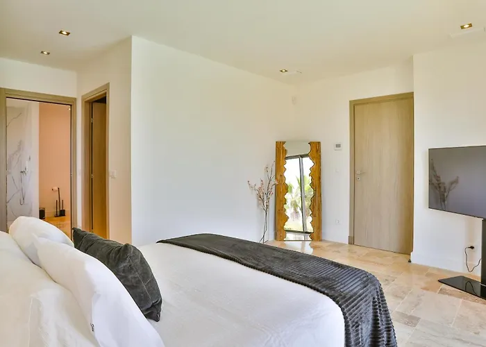 Brand New Waterfront With Pool *