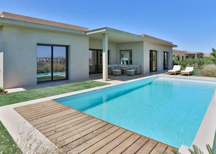 Brand New Waterfront With Pool * Distrito de Faro