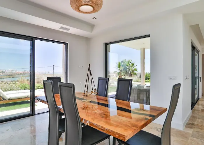 Villa Brand New Waterfront With Pool