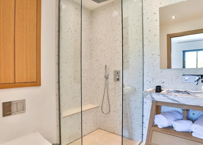 Villa Brand New Waterfront With Pool *